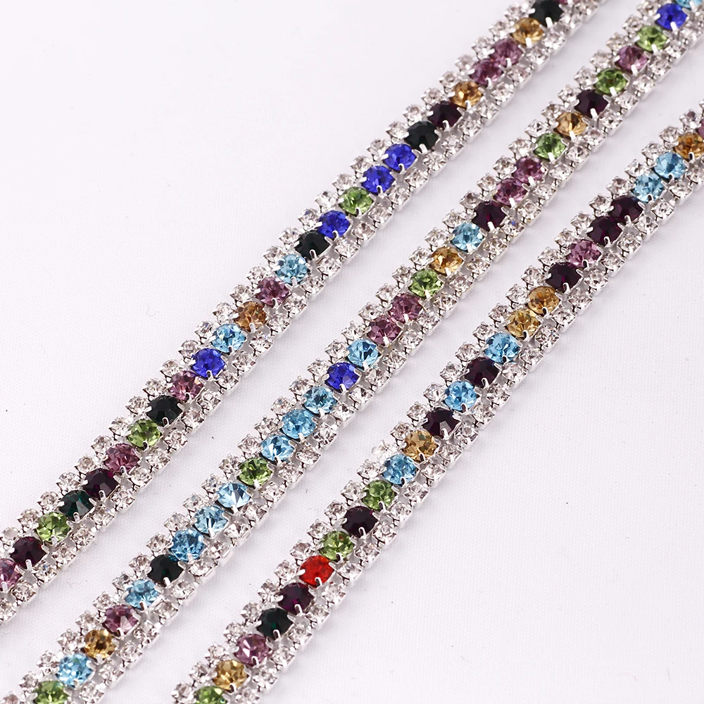 1 yard 3 Rows Crystal +mix color Rhinestone Cup Chain Silver Base With Claw Dress Decoration Trim Applique Sew on Garment Bags
1 yard 3 Rows Crystal +mix color Rhinestone Cup Chain Silver Base With Claw Dress Decoration Trim Applique Sew on Garment Bags