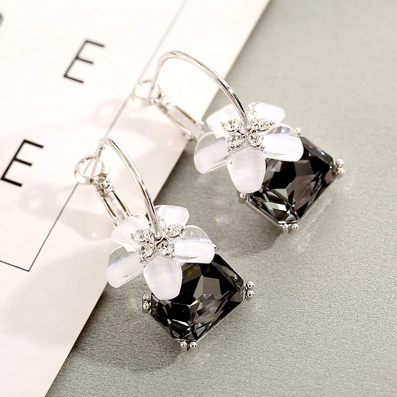Elegant Blue Black Zircon Flowers Drop Earrings for Women Simple Shiny Dangle Earrings Handmade Jewelry Earring Gift brincos
Elegant Blue Black Zircon Flowers Drop Earrings for Women Simple Shiny Dangle Earrings Handmade Jewelry Earring Gift brincos