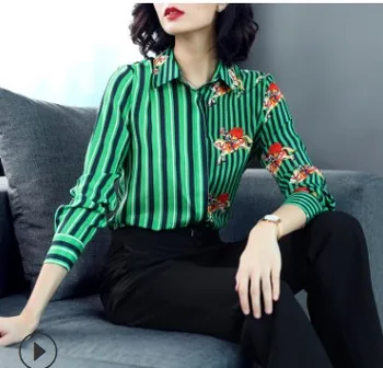 In spring of 2018, the new color striped knight printed silk blouse with silk blouse and silk blouse
In spring of 2018, the new color striped knight printed silk blouse with silk blouse and silk blouse