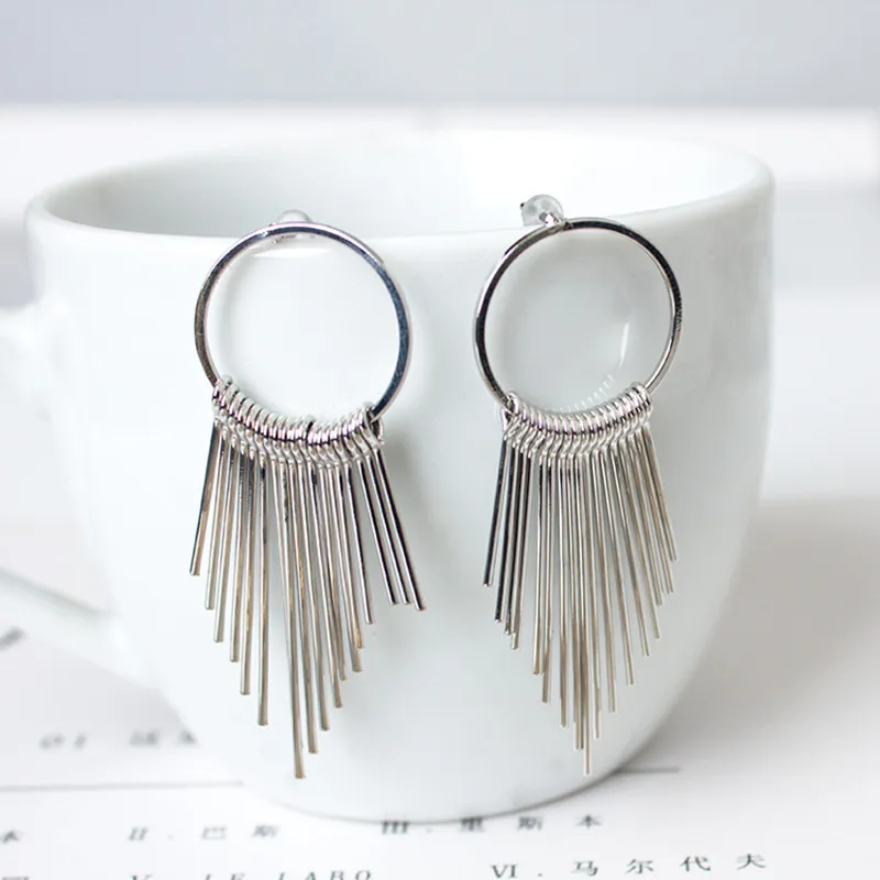 2017 new Korean fashion temperament tassel temperament simple retro retro exaggerated geometric earrings
2017 new Korean fashion temperament tassel temperament simple retro retro exaggerated geometric earrings