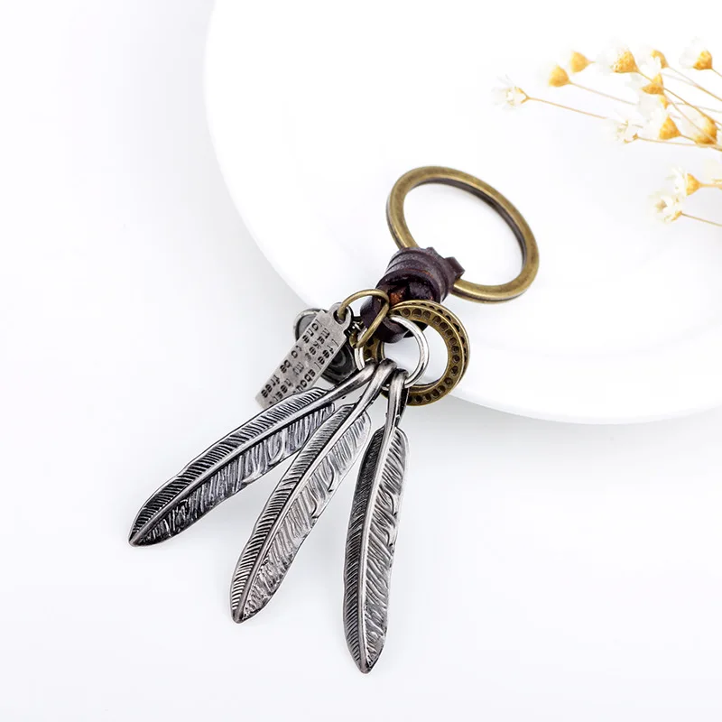 Creative three feather leaves car key chain personality woven leather round tag alloy accessories retro men and women keychain
Creative three feather leaves car key chain personality woven leather round tag alloy accessories retro men and women keychain