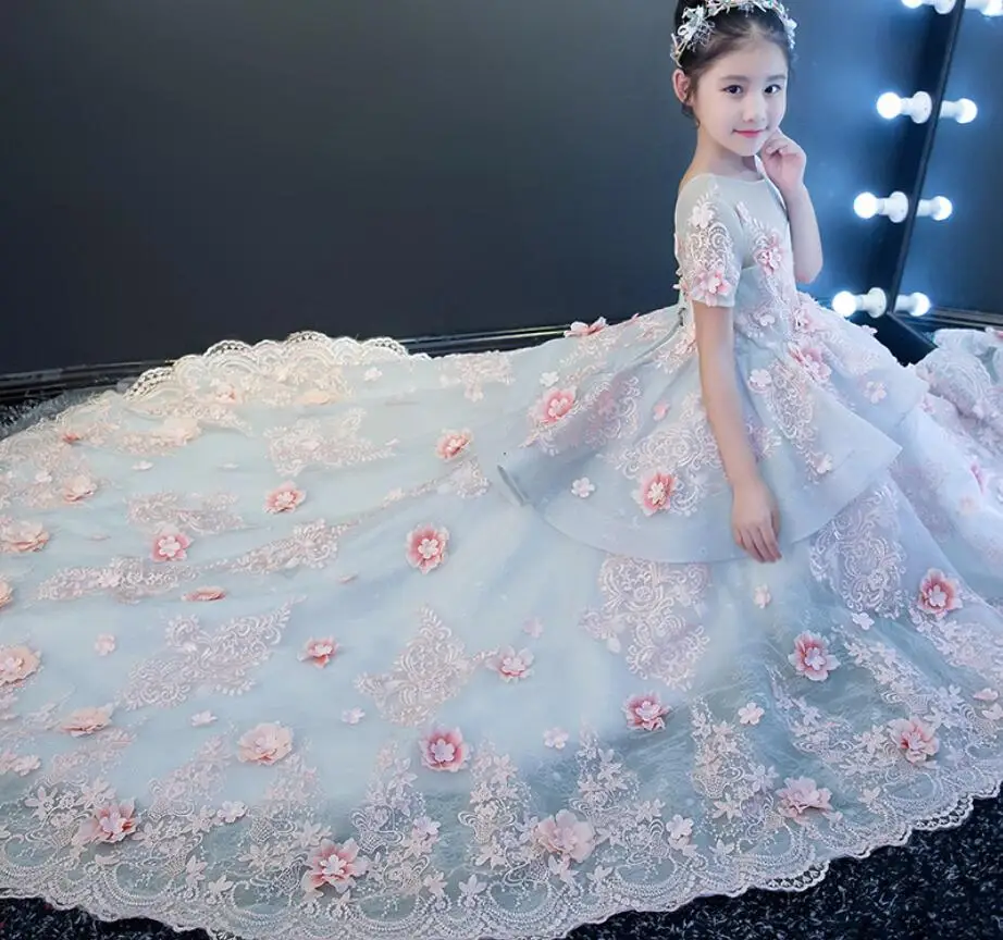 New Arrival Little Girls Luxury Lace Applique Holy First Communion Dresses for Girls Floor Length Open Back Girls Princess Dress
New Arrival Little Girls Luxury Lace Applique Holy First Communion Dresses for Girls Floor Length Open Back Girls Princess Dress