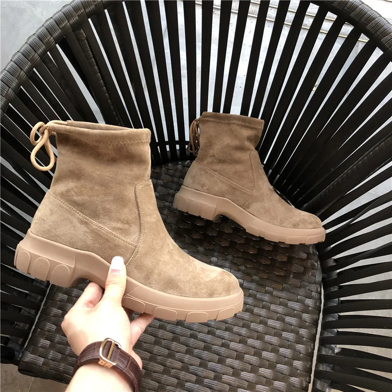 2018 winter new fashion simple solid color Martin boots women retro style comfortable wild thick soles plus velvet casual boots.
2018 winter new fashion simple solid color Martin boots women retro style comfortable wild thick soles plus velvet casual boots.