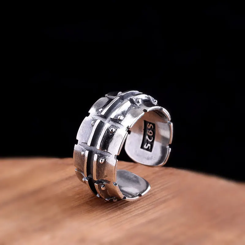 manufacturers direct marketing Thai silver seiko accessories wholesale 925 sterling silver open personality men's ring
manufacturers direct marketing Thai silver seiko accessories wholesale 925 sterling silver open personality men's ring