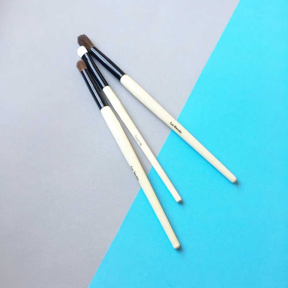 bdbeauty Wood Handle Eye Blender Smudge Touch-up Brush - Expert Eye Shadow Shades Blending Brush - Beauty Makeup Applicator Tool
bdbeauty Wood Handle Eye Blender Smudge Touch-up Brush - Expert Eye Shadow Shades Blending Brush - Beauty Makeup Applicator Tool