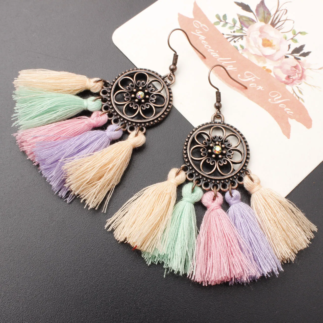 2019 new brand design color retro circle alloy tassel earrings minimalist generous creative earrings gift for women.
2019 new brand design color retro circle alloy tassel earrings minimalist generous creative earrings gift for women.