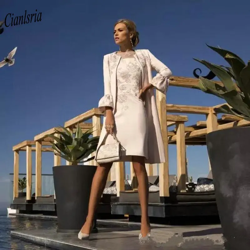 Two Pieces Knee-Length Mother of the Bride Dresses With Jacket Wedding Guest Gowns Suits Appliques Lace Formal Party Dress
Two Pieces Knee-Length Mother of the Bride Dresses With Jacket Wedding Guest Gowns Suits Appliques Lace Formal Party Dress