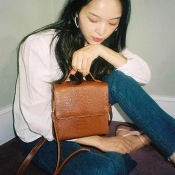 Bag for women new ulzzang handbag female bag simple ins retro port wind single shoulder slung small square bag
Bag for women new ulzzang handbag female bag simple ins retro port wind single shoulder slung small square bag