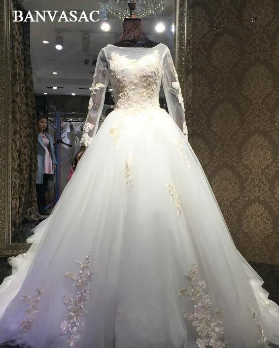 BANVASAC 2018 Real Photos Boat Neck Ball Gown Long Sleeve Wedding Dresses Plus Size Lace Appliques Cathedral Train Bridal Gowns
BANVASAC 2018 Real Photos Boat Neck Ball Gown Long Sleeve Wedding Dresses Plus Size Lace Appliques Cathedral Train Bridal Gowns
