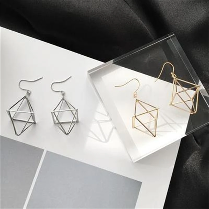 Simple Long Style Tassel Pendant Earrings For Woman Girls Alloy Geometric 2019 Women's Earring Perrty Jewelry Party
Simple Long Style Tassel Pendant Earrings For Woman Girls Alloy Geometric 2019 Women's Earring Perrty Jewelry Party