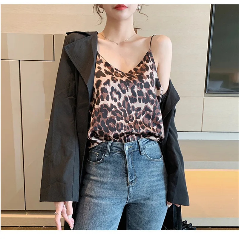 New Arrivals Leopard Printed Bra Suspenders Women's Sexy Casual Blousas Sleeveless V-neck Double Top Female Summer Autumn Sexy
New Arrivals Leopard Printed Bra Suspenders Women's Sexy Casual Blousas Sleeveless V-neck Double Top Female Summer Autumn Sexy