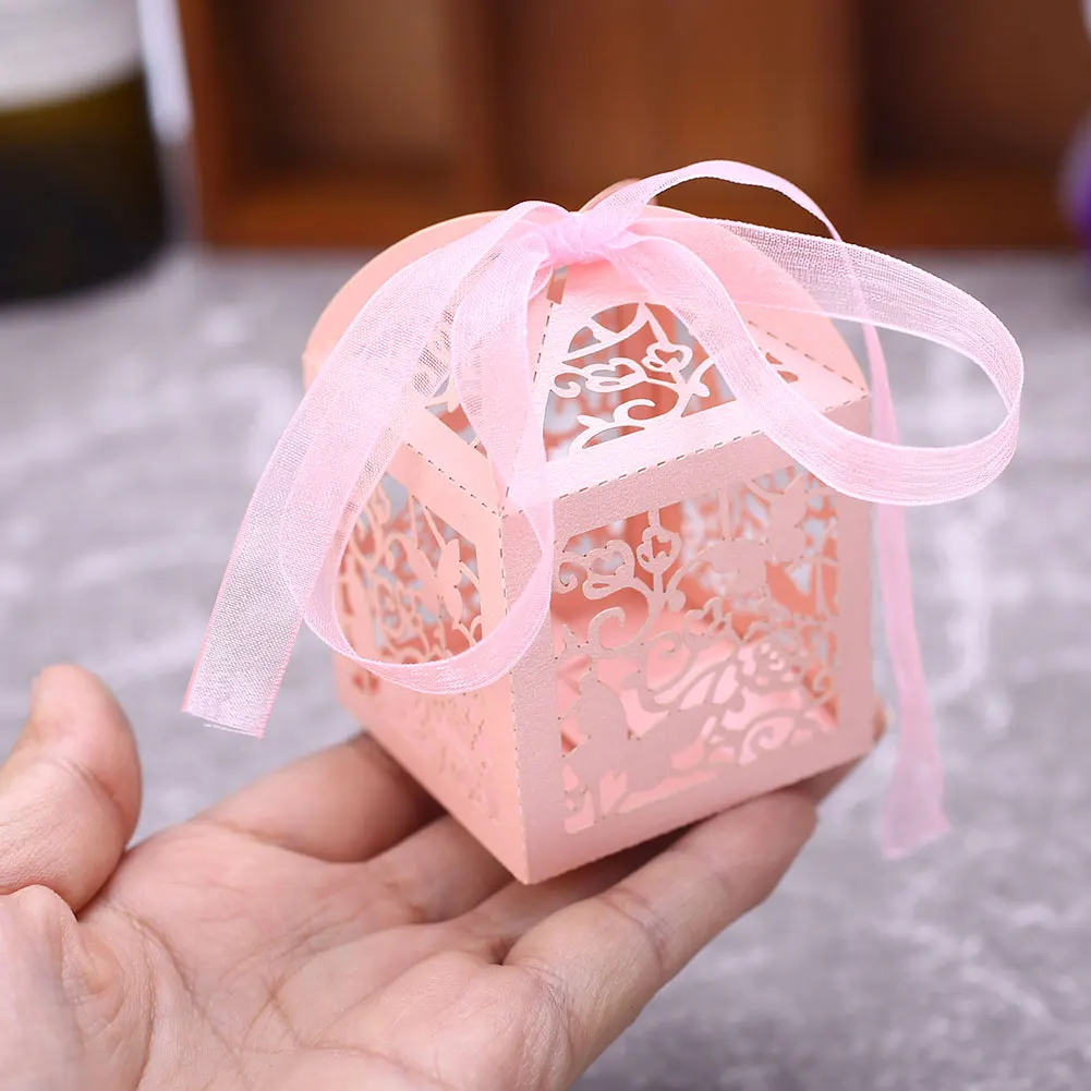 Ribbon Gift Box Candy Boxes Food Container Portable Cute Butterfly Hollow 5 Color Paper Festival Packaging Covers Candy
Ribbon Gift Box Candy Boxes Food Container Portable Cute Butterfly Hollow 5 Color Paper Festival Packaging Covers Candy