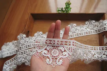 off white lace trim with scallopsDG095 10yards
off white lace trim with scallopsDG095 10yards