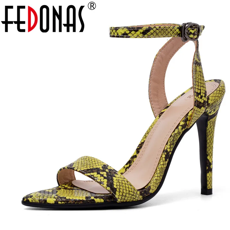 FEDONAS Summer New Sexy Sandals Women Fashion Concise Pumps PU Leather Buckle Strap Sandals Prom Party Shoes Woman Basic Sandals
FEDONAS Summer New Sexy Sandals Women Fashion Concise Pumps PU Leather Buckle Strap Sandals Prom Party Shoes Woman Basic Sandals