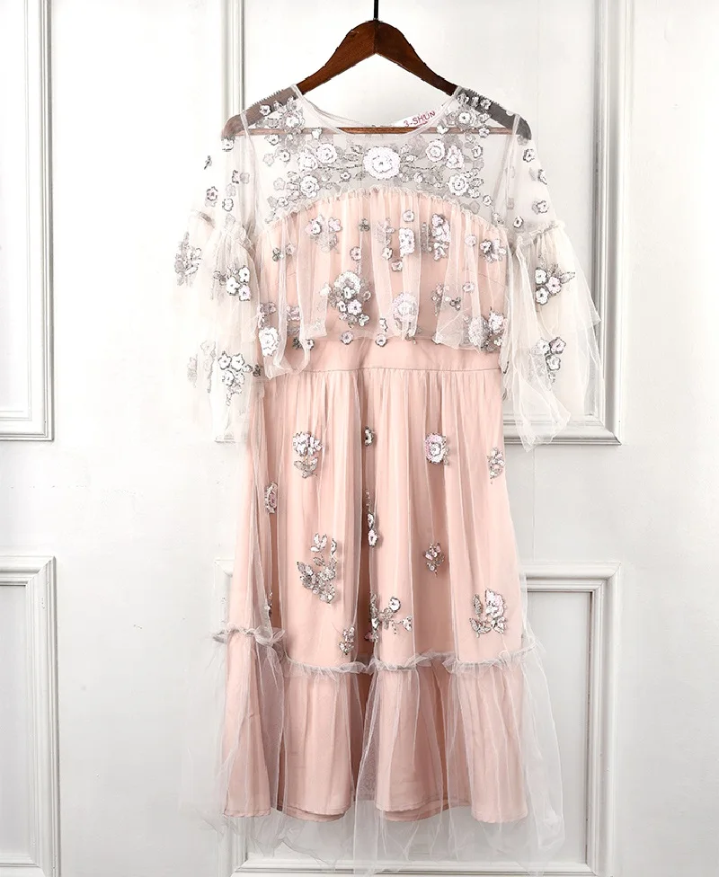 High Quality Summer Boho Patchwork Ruffles Mesh Dress Women 2018 Runway Floral Embroidery Sequins Lady Party Beach Dress Clothes
High Quality Summer Boho Patchwork Ruffles Mesh Dress Women 2018 Runway Floral Embroidery Sequins Lady Party Beach Dress Clothes