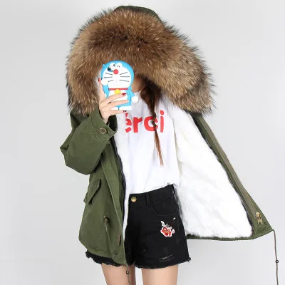 maomaokong 2018 new Winter Jacket Women Army Green Parka with natural Real Raccoon Fur Collar Hooded thick warm faux Fur Liner
maomaokong 2018 new Winter Jacket Women Army Green Parka with natural Real Raccoon Fur Collar Hooded thick warm faux Fur Liner