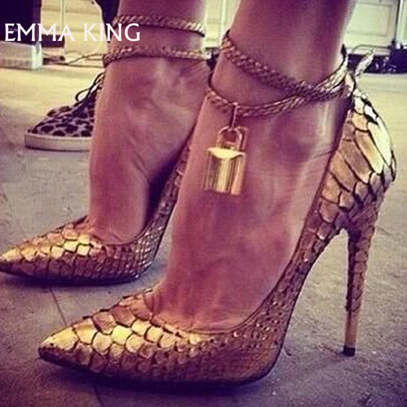 EMMA KING New solid color pointed Pumps Roman style padlock one-word buckle with high heels sexy Party Shoes Woman Free Shipping
EMMA KING New solid color pointed Pumps Roman style padlock one-word buckle with high heels sexy Party Shoes Woman Free Shipping