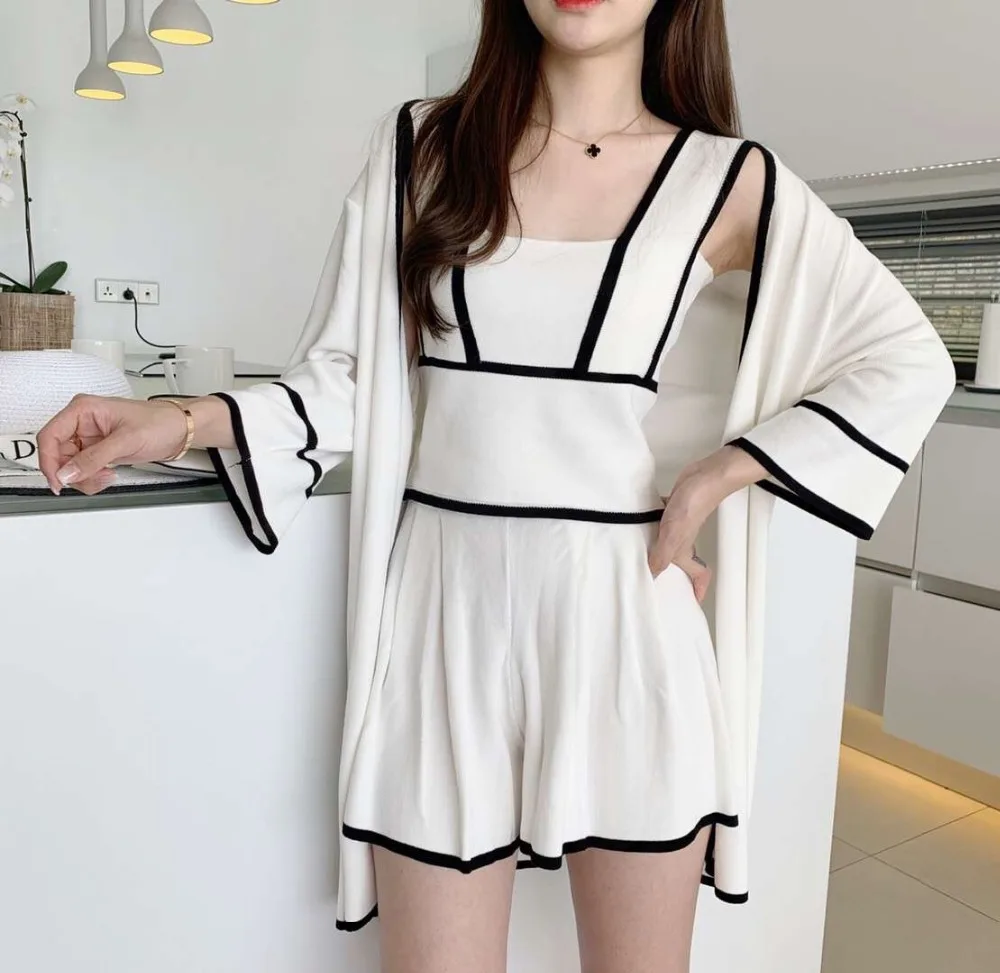High Quality 2019 New Women Summer Knitted Vest Tops+Cardigan+Elastic Waist Shorts 3 Pieces Sets Knitting Short Pants Suits
High Quality 2019 New Women Summer Knitted Vest Tops+Cardigan+Elastic Waist Shorts 3 Pieces Sets Knitting Short Pants Suits