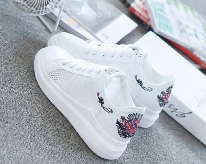 Women Casual Shoes Summer Spring Women Shoes Fashion Embroidered Breathable Hollow Lace-Up Sneakers Women shoes
Women Casual Shoes Summer Spring Women Shoes Fashion Embroidered Breathable Hollow Lace-Up Sneakers Women shoes