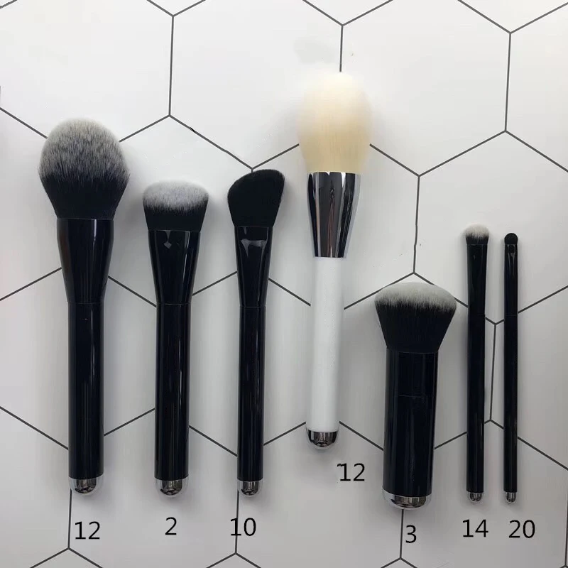 MJ-Series Limited Edition White The Bronze Bronzer Brush #12 Black The Face III Buffing The Blush Shape #10 15 In Retail Box
MJ-Series Limited Edition White The Bronze Bronzer Brush #12 Black The Face III Buffing The Blush Shape #10 15 In Retail Box