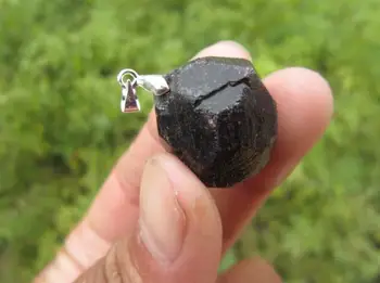 Free shipping Naturalcrystal red garnet pendant ore energy stone Pendant wholesale +free rope free shipping
Free shipping Naturalcrystal red garnet pendant ore energy stone Pendant wholesale +free rope free shipping