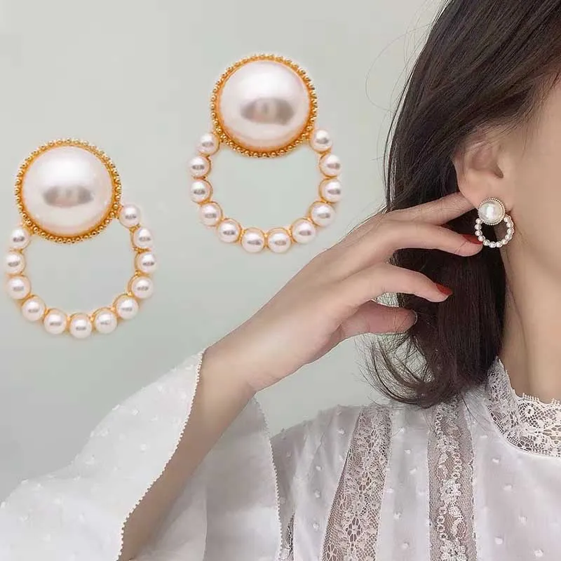 Gold Round Loop Earrings with Pearls Wedding Statement Jewelry Luxury Pearl Earrings for Women Fashion Women's Earrings 2019
Gold Round Loop Earrings with Pearls Wedding Statement Jewelry Luxury Pearl Earrings for Women Fashion Women's Earrings 2019