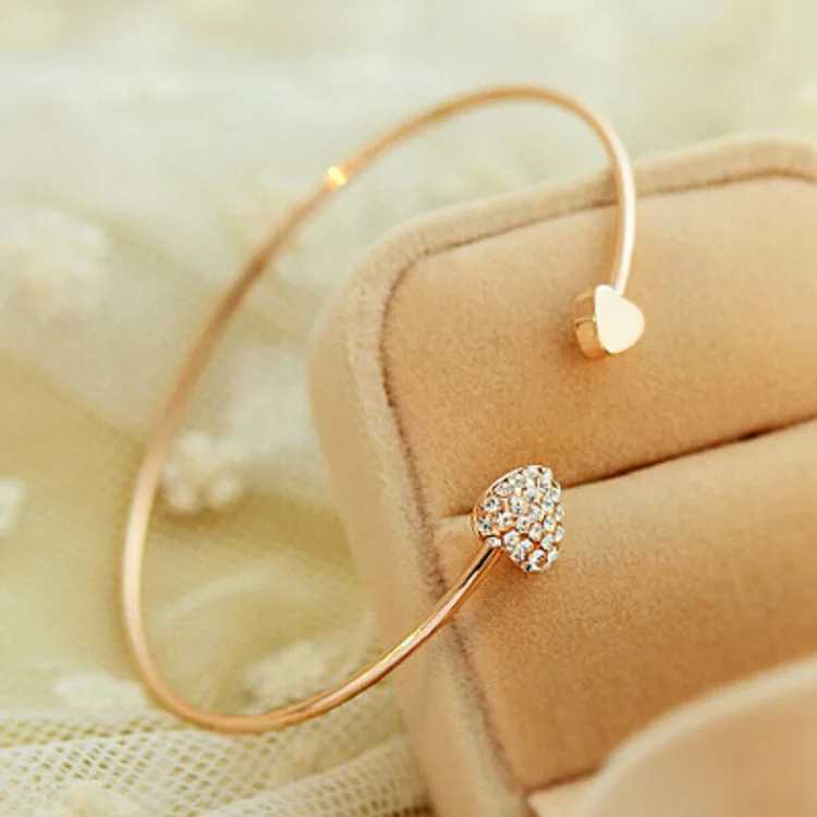 Elegant Women Gold Open Bangle Fashion Heart shapes Bangle Bracelet Wedding Party Accessories
Elegant Women Gold Open Bangle Fashion Heart shapes Bangle Bracelet Wedding Party Accessories