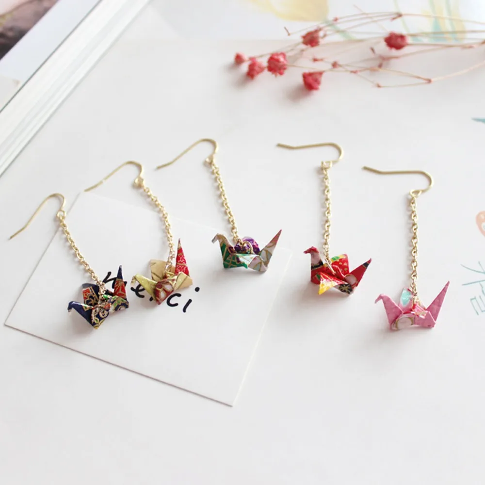1 PC Paper Crane Pendant Earring Handmade Japan Style Ear Hoop Fashion Cute Ethnic Jewelry Gift For Women Girls
1 PC Paper Crane Pendant Earring Handmade Japan Style Ear Hoop Fashion Cute Ethnic Jewelry Gift For Women Girls