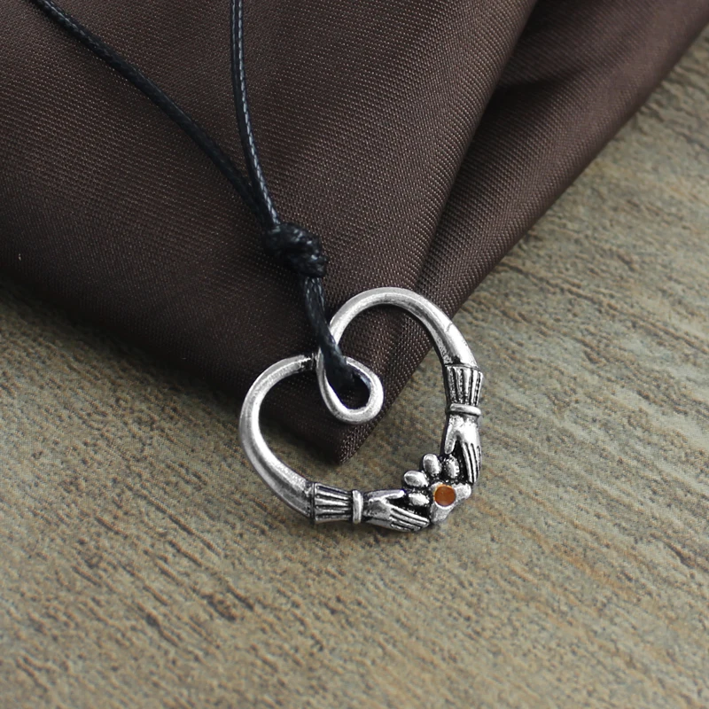 Hands And Dog Paw Link Chain Necklace Cute Romantic Trendy Gift For Dog Pet Ower And Friend Heart Shape Personality Decoration 
Hands And Dog Paw Link Chain Necklace Cute Romantic Trendy Gift For Dog Pet Ower And Friend Heart Shape Personality Decoration