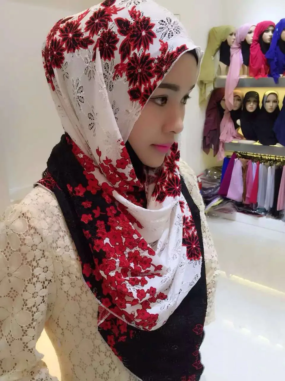 High Quality Muslim Lace Scarf Shawl Head Printing Colour Head Scarf Women Headband 2017 New Style Cheaper
High Quality Muslim Lace Scarf Shawl Head Printing Colour Head Scarf Women Headband 2017 New Style Cheaper