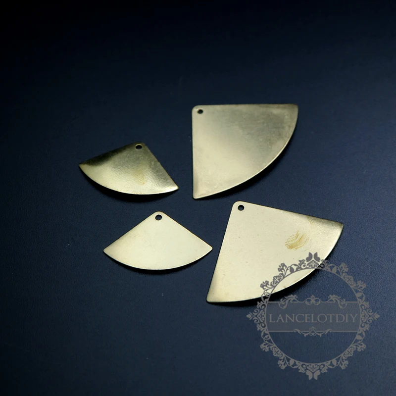 vintage style quarter round raw brass pendant charm for engraving DIY supplies 1800302
vintage style quarter round raw brass pendant charm for engraving DIY supplies 1800302