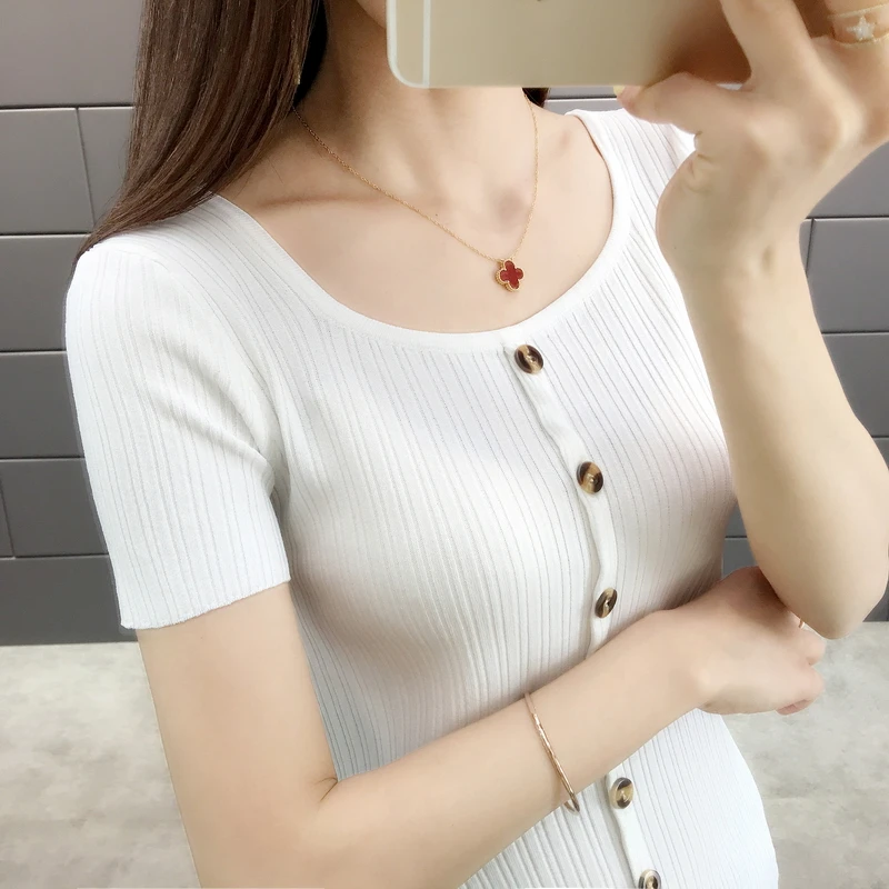 Summer new short-sleeved ice-knit sweater women's round neck button thin section wild 
Summer new short-sleeved ice-knit sweater women's round neck button thin section wild