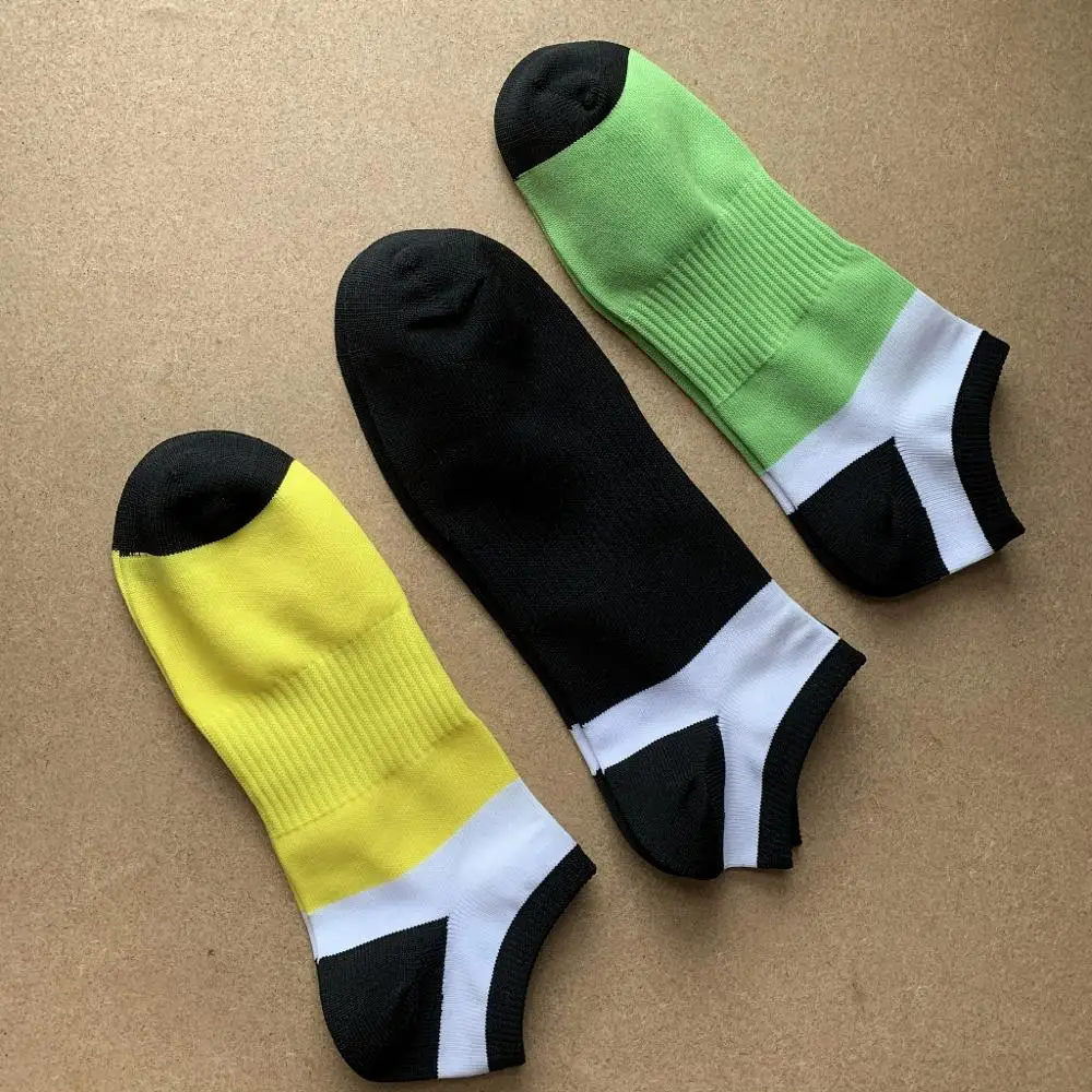 Fashion mens sports socks for spring summer with compression details compression socks for sports man in white black color
Fashion mens sports socks for spring summer with compression details compression socks for sports man in white black color