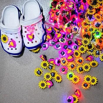 1000 pcs Soft LED Clogs Charms Cartoon All Kinds Of Different Printed Buttons Accessory Fit Sandals Hole Lighting Shoe Ornaments
1000 pcs Soft LED Clogs Charms Cartoon All Kinds Of Different Printed Buttons Accessory Fit Sandals Hole Lighting Shoe Ornaments