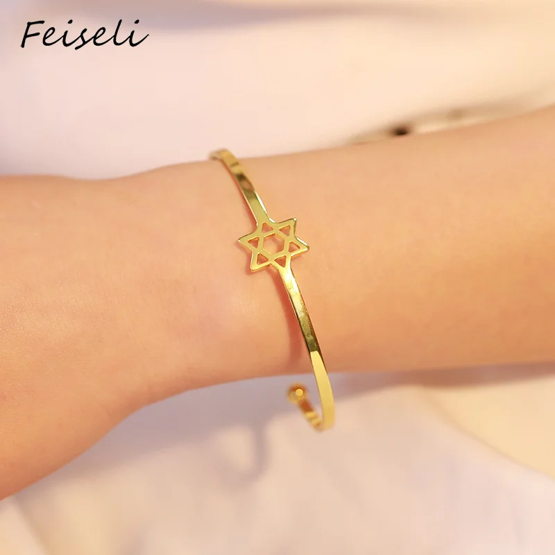 Feiseli Classic Hollow Geometric Star Bracelet For Women Lucky Star Of David Open Design Cuff Bangle Wedding Banquet Jewelry
Feiseli Classic Hollow Geometric Star Bracelet For Women Lucky Star Of David Open Design Cuff Bangle Wedding Banquet Jewelry