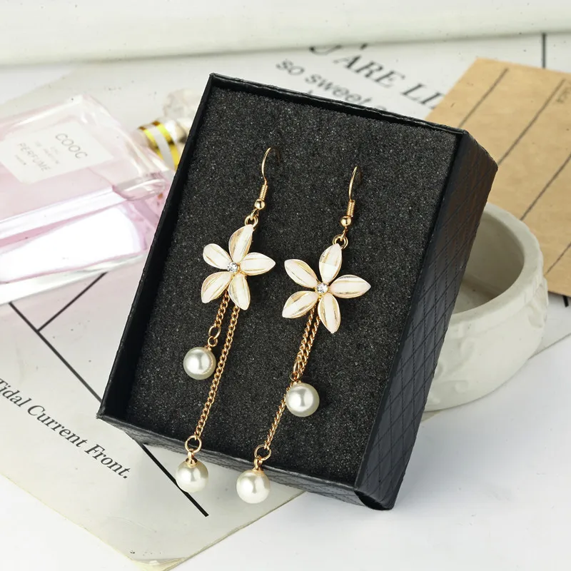 Temperament Personality Long Pearl Earrings Flowers Simple Dangle Earrings Female 
Temperament Personality Long Pearl Earrings Flowers Simple Dangle Earrings Female
