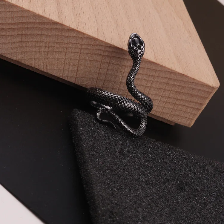 New Retro Punk Exaggerated Spirit Snake Ring Black Sliver Snake Rings Fashion Personality Stereoscopic Opening Adjustable Rings
New Retro Punk Exaggerated Spirit Snake Ring Black Sliver Snake Rings Fashion Personality Stereoscopic Opening Adjustable Rings