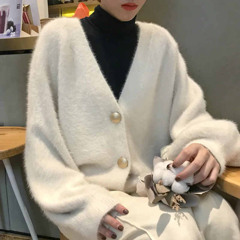 Women Autumn Winter Mink velvet white Sweater coat long sleeve Knitted Cardigan V-neck Casual Plus Size Sueter Truien Dames
Women Autumn Winter Mink velvet white Sweater coat long sleeve Knitted Cardigan V-neck Casual Plus Size Sueter Truien Dames