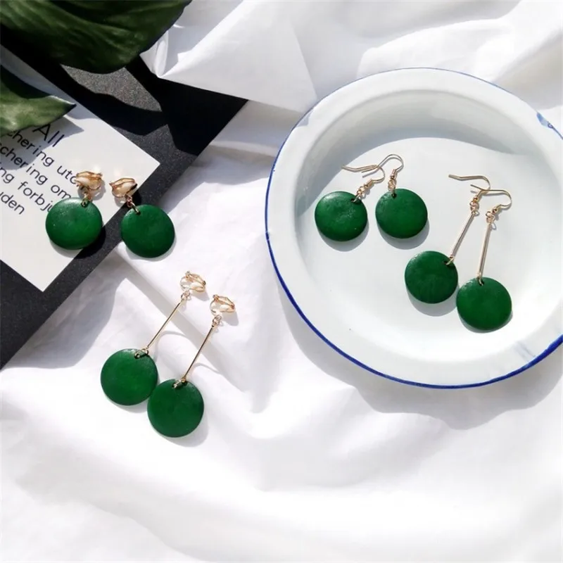 The New Fashionable Simple Tide Log Earrings in Korean style retro feminine green Earring female ear ear piercing clip wholesale
The New Fashionable Simple Tide Log Earrings in Korean style retro feminine green Earring female ear ear piercing clip wholesale