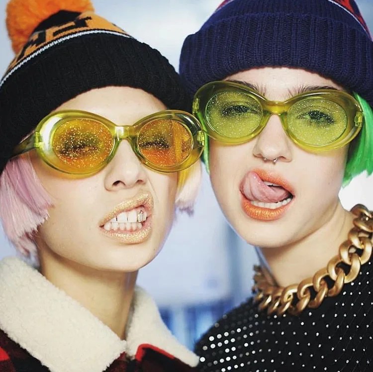 2019 Trend Glitter Lenses Transparent Frame Oval Sunglasses Street Snap Personality Shiny Candy Sun Glasses For Women Men Oculos
2019 Trend Glitter Lenses Transparent Frame Oval Sunglasses Street Snap Personality Shiny Candy Sun Glasses For Women Men Oculos