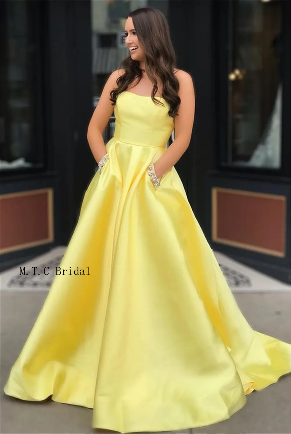Light Yellow Strapless Prom Dresses Crystals Pockets A Line Sleeveless Floor Length Satin Formal Evening Gowns 2019 New Arrival
Light Yellow Strapless Prom Dresses Crystals Pockets A Line Sleeveless Floor Length Satin Formal Evening Gowns 2019 New Arrival