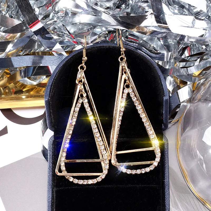 New design fashion jewelry Simple geometric three-dimensional triangular hollow metal earrings luxurious earrings for woman
New design fashion jewelry Simple geometric three-dimensional triangular hollow metal earrings luxurious earrings for woman