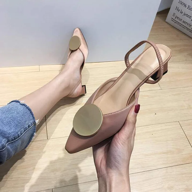 2019 Summer New Women's Sandals Slippers Korean Version of The Fashion Casual Comfort Square Heel Pointed Metal Decorative Shoes
2019 Summer New Women's Sandals Slippers Korean Version of The Fashion Casual Comfort Square Heel Pointed Metal Decorative Shoes