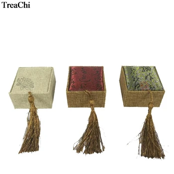 Retro Tassel Ring Storage Box Chinese Style Flax Screen Calligraphy Lotus Linen Ring Organizer Display Gift Box 6.5*6*4cm 
Retro Tassel Ring Storage Box Chinese Style Flax Screen Calligraphy Lotus Linen Ring Organizer Display Gift Box 6.5*6*4cm