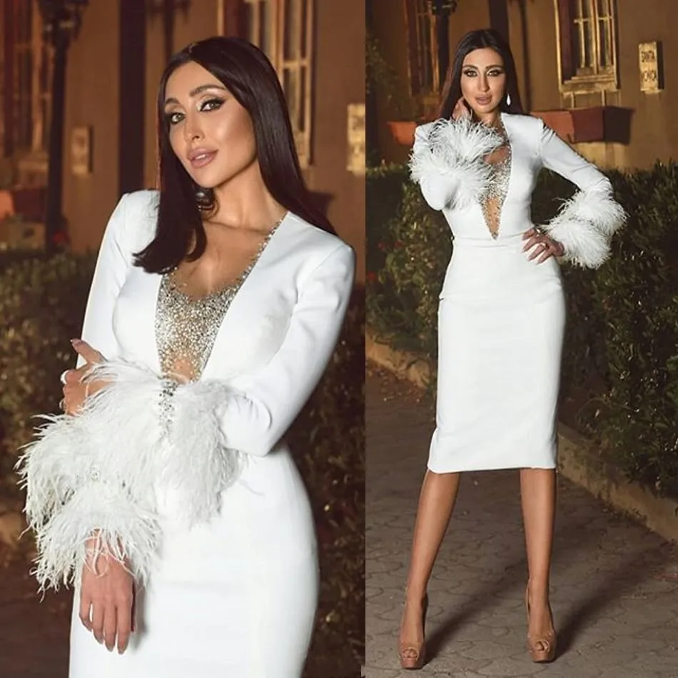 Arabic Long Sleeve Sheath Prom Dresses Knee Length Satin Deep V Neck Sequins Beads Party Dress with Feathers Sexy Gowns
Arabic Long Sleeve Sheath Prom Dresses Knee Length Satin Deep V Neck Sequins Beads Party Dress with Feathers Sexy Gowns