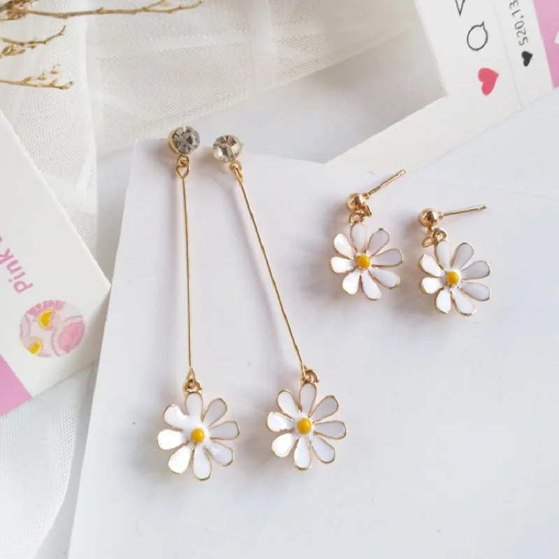 2019 Korean fashion geometric white flower dangle long earrings simple temperament metal drop oil ear clip women jewelry gifts
2019 Korean fashion geometric white flower dangle long earrings simple temperament metal drop oil ear clip women jewelry gifts