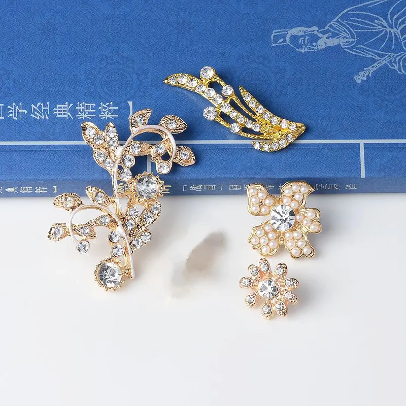 50PCS Gold tone Alloy Material Crystal Flower Branch Charm Pearl Flower Pendant for Wedding Head DIY Handmade Jewelry Making
50PCS Gold tone Alloy Material Crystal Flower Branch Charm Pearl Flower Pendant for Wedding Head DIY Handmade Jewelry Making