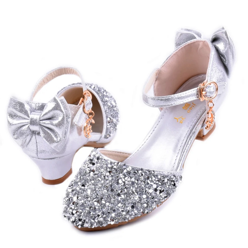 2019 spring summer models rhinestones shiny princess shoes girls silver high heels children's catwalk show Baotou crystal shoes
2019 spring summer models rhinestones shiny princess shoes girls silver high heels children's catwalk show Baotou crystal shoes