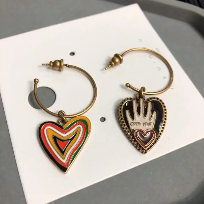 Asymmetric color love earrings retro peach heart temperament long round hoop earrings
Asymmetric color love earrings retro peach heart temperament long round hoop earrings