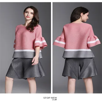 Women's Miyak pleated trumpet sleeves shirt round neck short-sleeved sunscreen shirt + pleated wide leg casual versatile shorts
Women's Miyak pleated trumpet sleeves shirt round neck short-sleeved sunscreen shirt + pleated wide leg casual versatile shorts